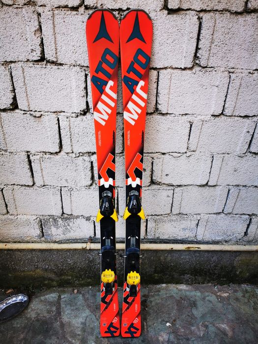 Vând schiuri Atomic Redster XT 157cm ascutire ceruite