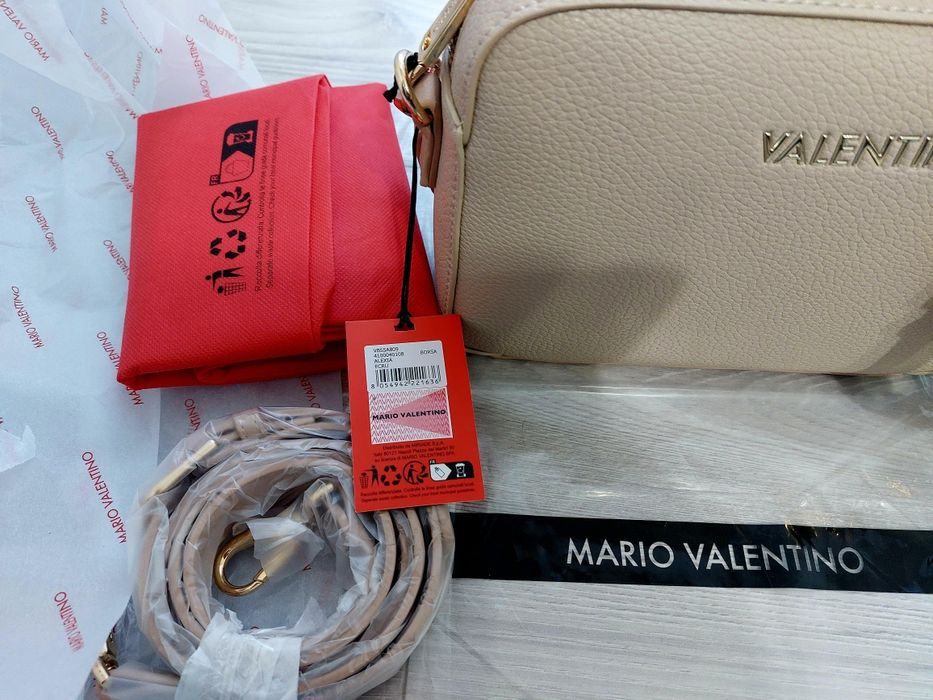 Чисто нови дамски чанти Valentino
