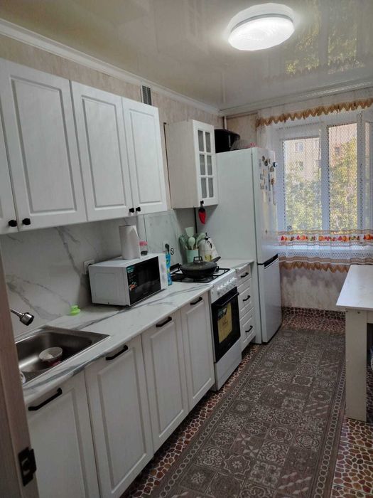 3 комн квартира в районе Кристалла