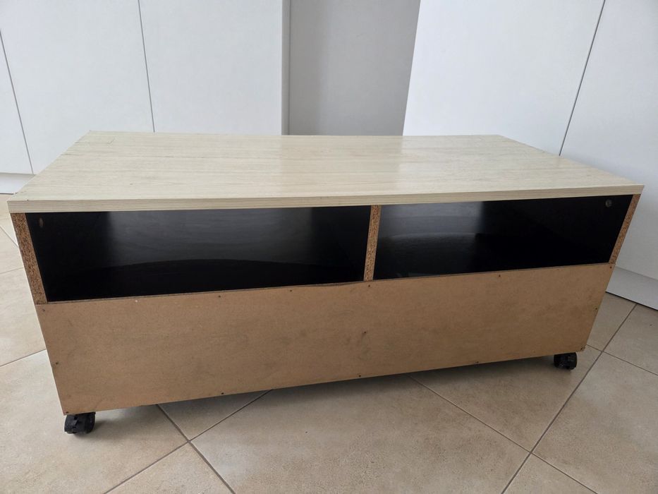 Comoda tv cu roti de transport