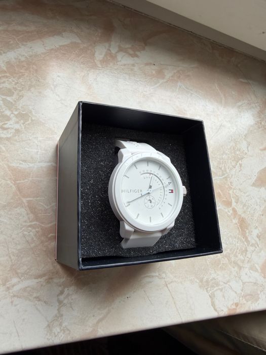 Часы Tommy Hilfiger