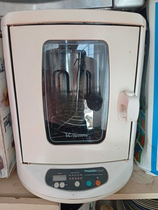 Rotisor electric vertical.