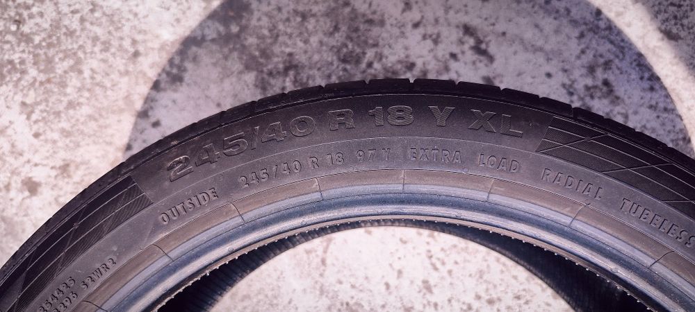 Vând 4 cauciucuri Continental 245 40 R18