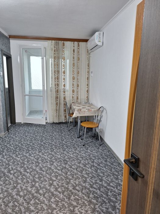 Închiriez garsonieră  zona Titan