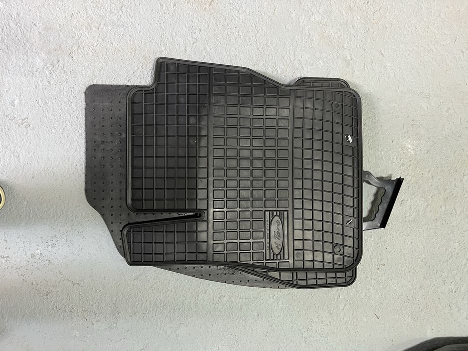 Presuri din cauciuc Ford