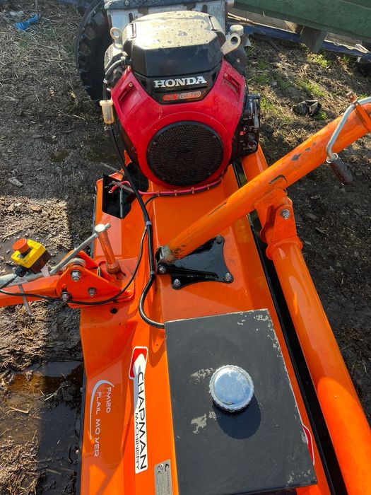 Vand tocatoare resturi vegetale cu motor honda