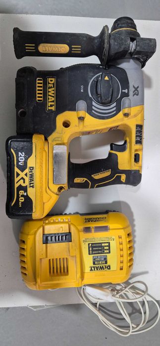 Перфоратор Dewalt DCH273