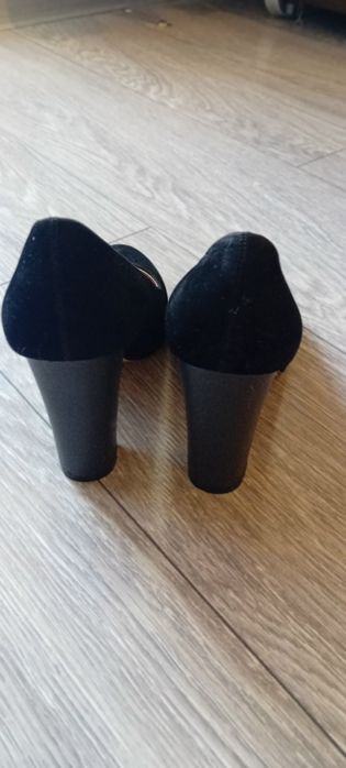 Pantofi eleganți