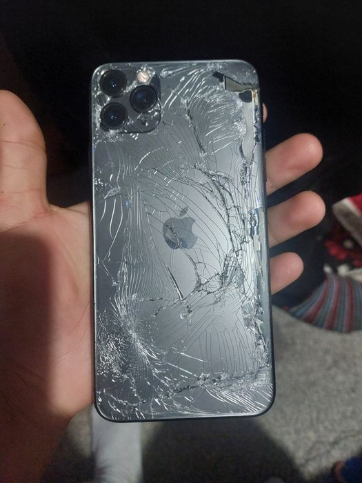 Vand iphone 11 piese