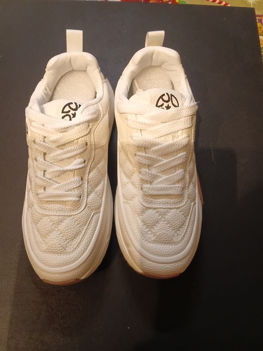 Продам мужские кроссовки