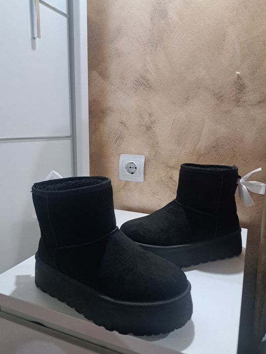 Ghete tip ugg negre