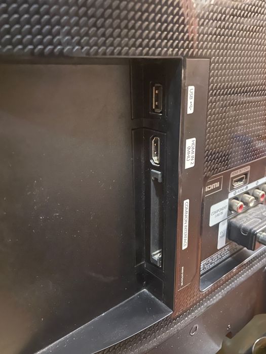 Монитор Samsung с 2 HDMI слота Full HD, със зарядно