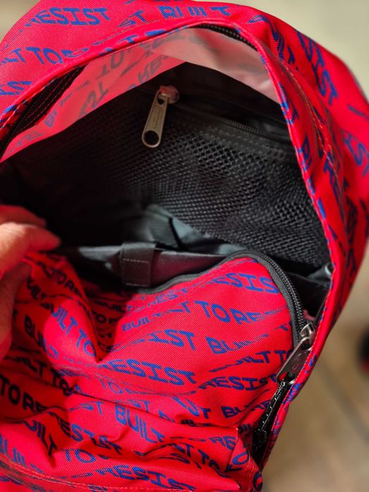 продавам НОВИ ОРИГИНАЛНИ раници Converse Eastpak