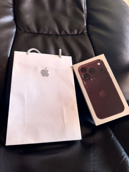 Смартфон Apple iPhone 18 Pro, 256GB, 5G, Burgundy