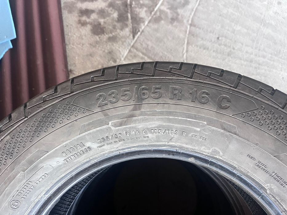 4 бр бусови гуми Continental ContiVanContact 235/65/16C