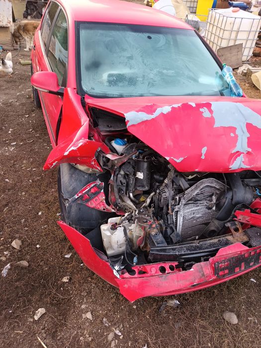 Vând Golf 5 1.9 diesel  ! AVARIAT !