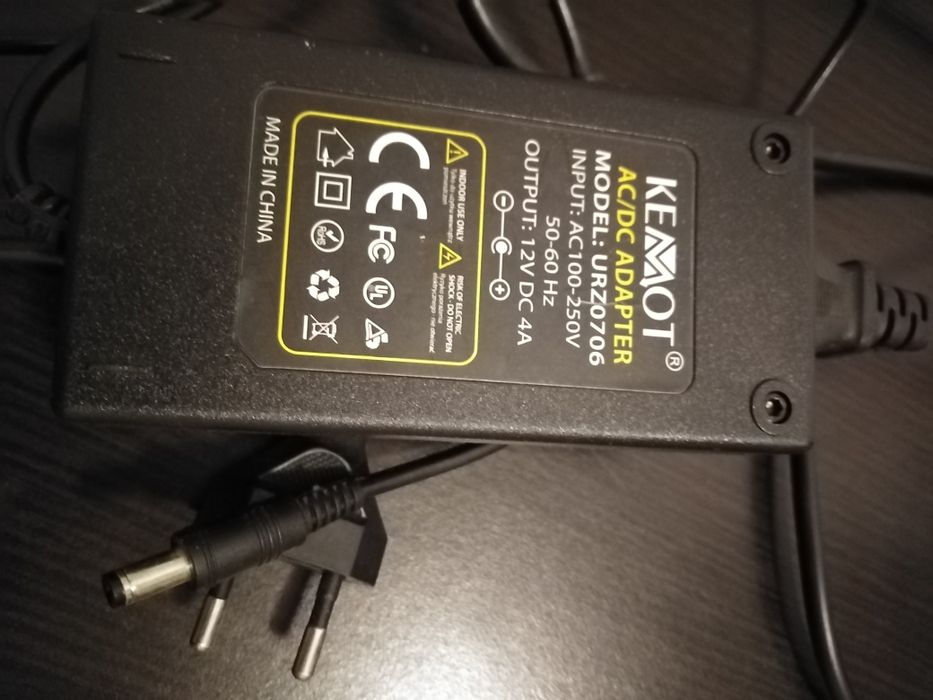 Vând Alimentator 12 V