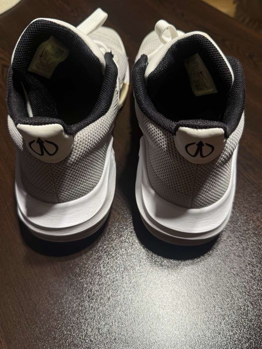 Продавам запазени маратонки Nike