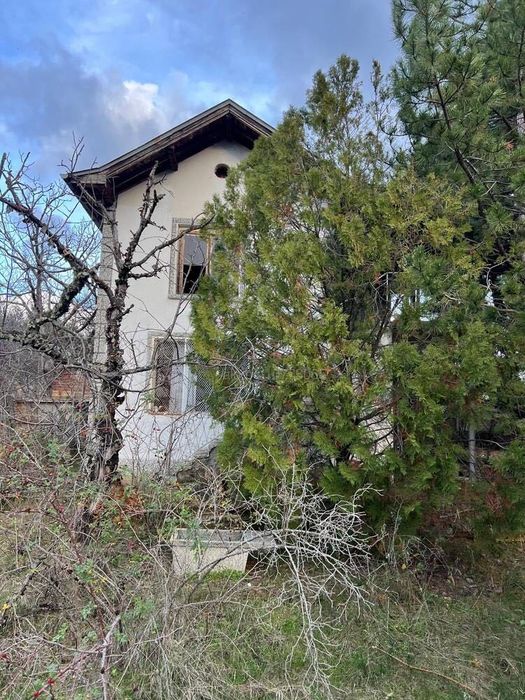Тухлена Къща на 2 Етажа в Казанлък, Вилна Зона "Старите Лозя" с 1.1 дка Двор