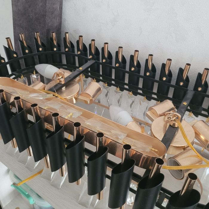 Продается люстра новая.