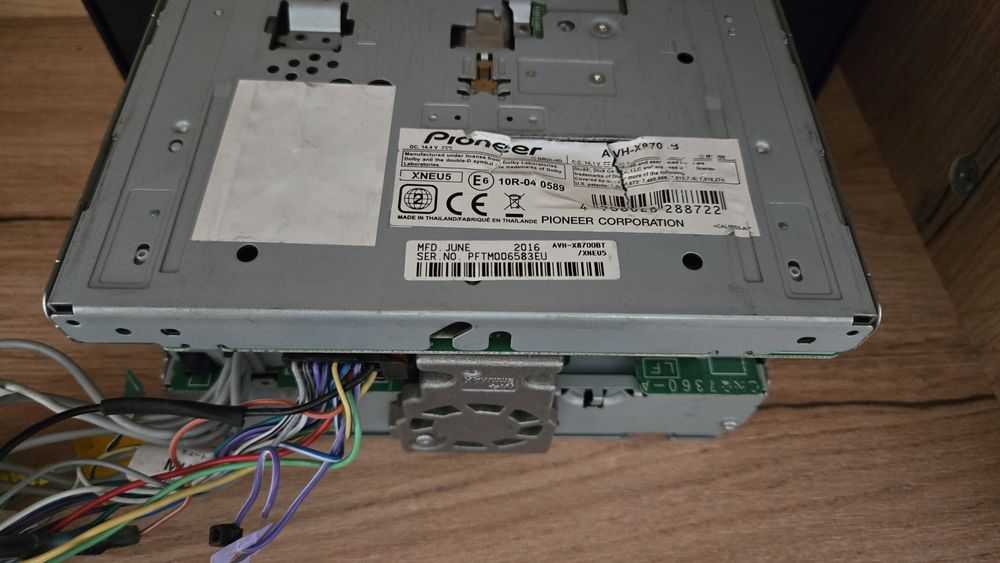 Pioneer avh 8700bt Clarion Vz402e cd player single din usb dvd