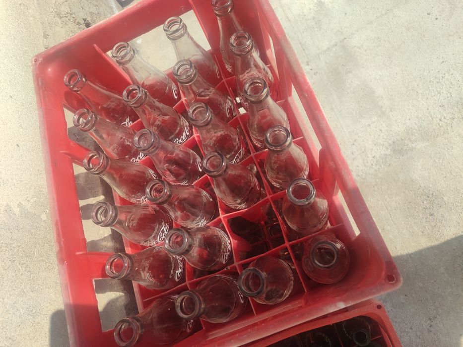 Продается 4 тары бутылок колы и спрайта/4 tara kola va sprayt butilka