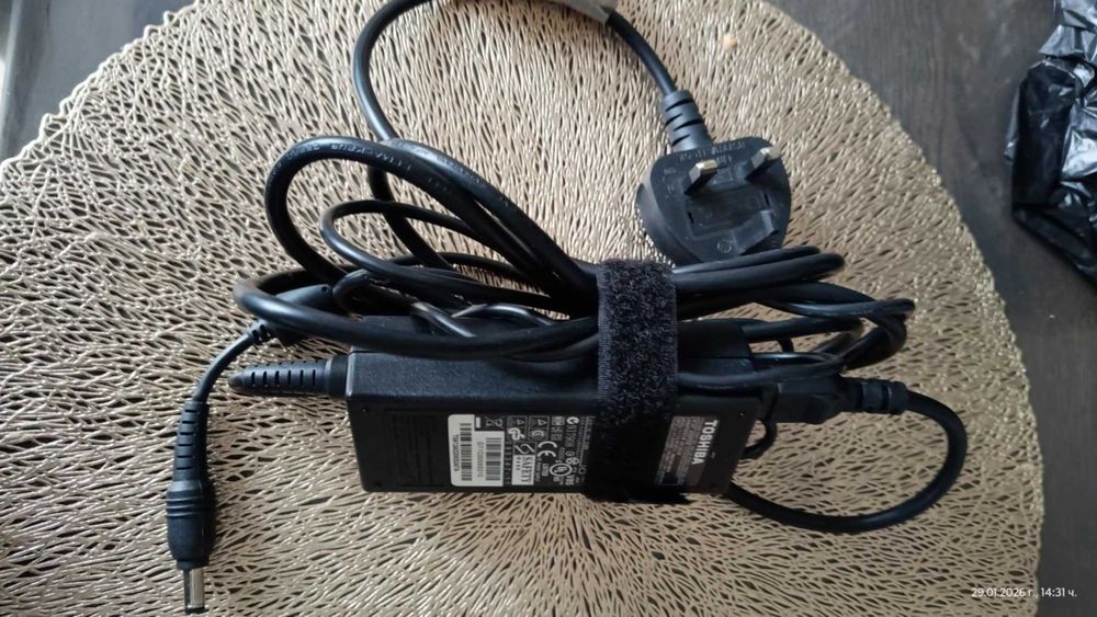 Захранващ адаптер за лаптоп Тошиба