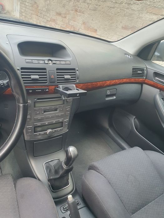 Салон за Тойота Авенсис
