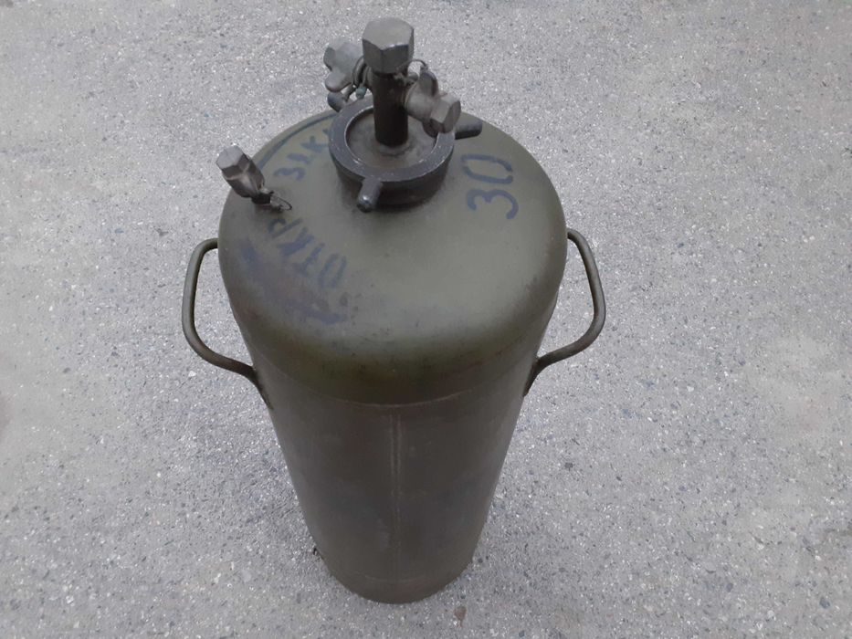 Опрыскиватель армейский продам.