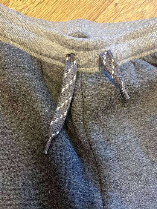 Нов вариран детски анцуг с два предби джоба, ластик и връзки, 140 р-р