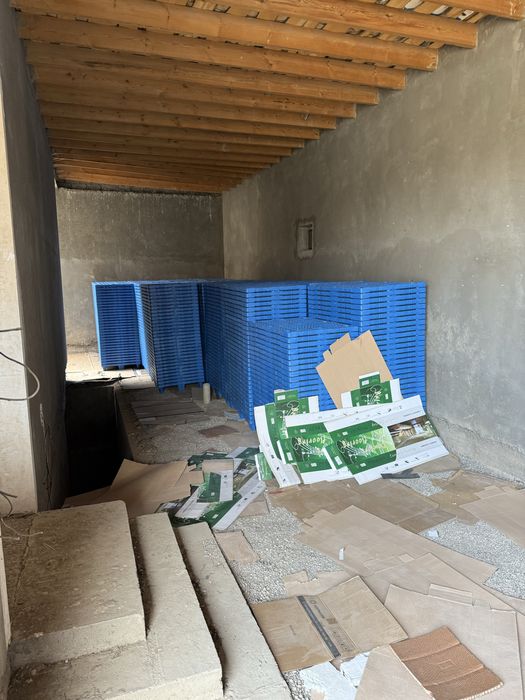 Импортные пластиковые европоддоны.