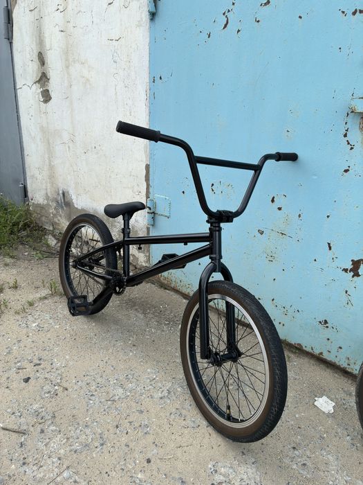 Велосипед BMX в хорошем состоянии