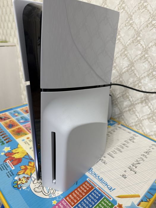 PS 5 Slim+2 джойстика+400 игр