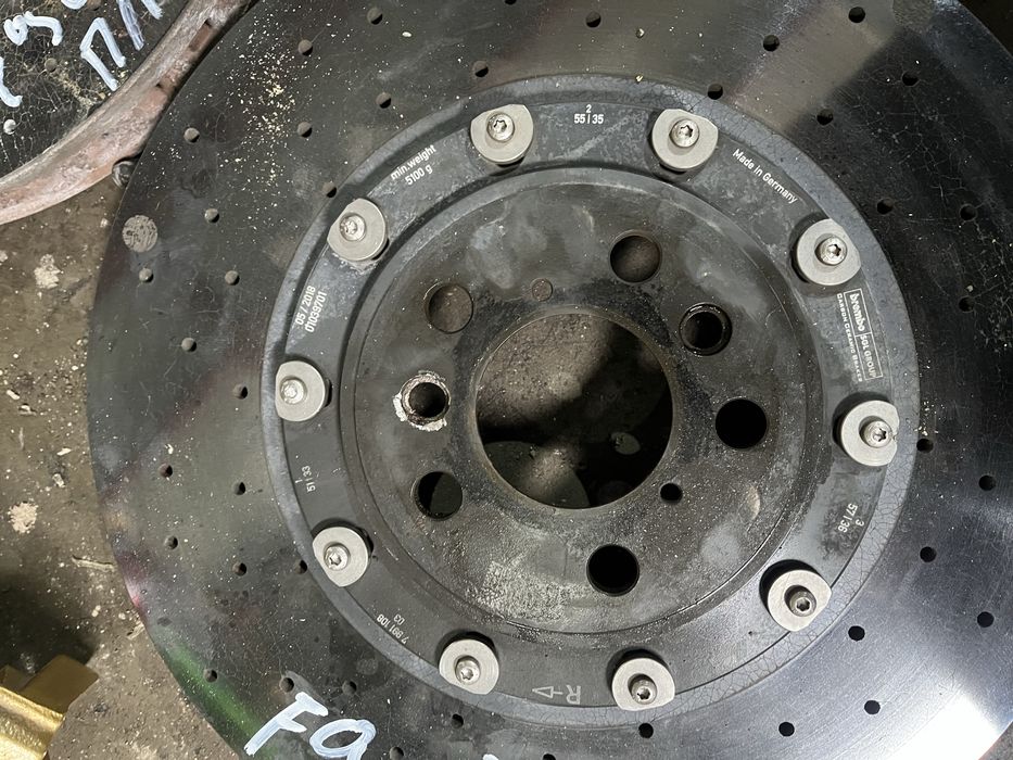 Керамични спирачки бмв М5 Ф90 ( ceramic brakes bmw M5F90 )