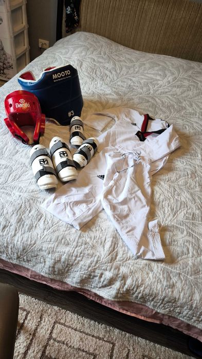 Продам форму для тхэквондо