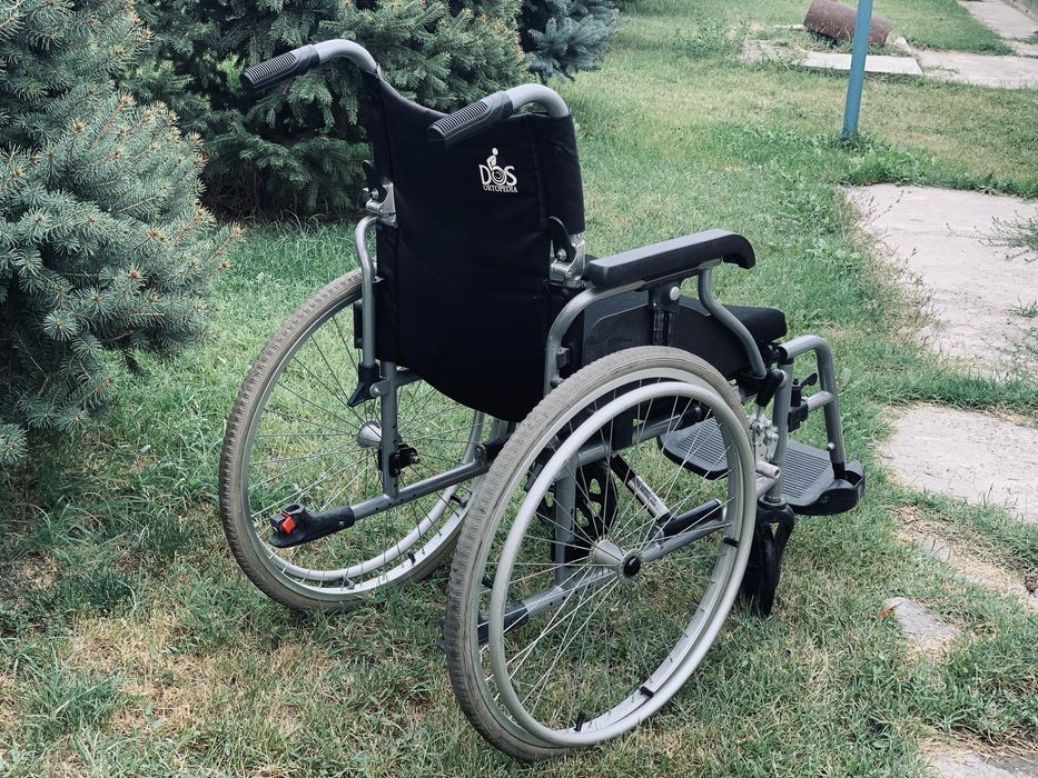 Продаю инвалидную коляску