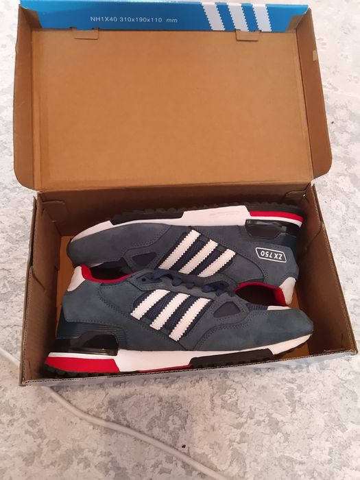 Кроссовка адидас 40