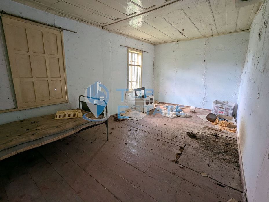 Къща с голям двор и кладенец в село Благоево, област Велико Търново