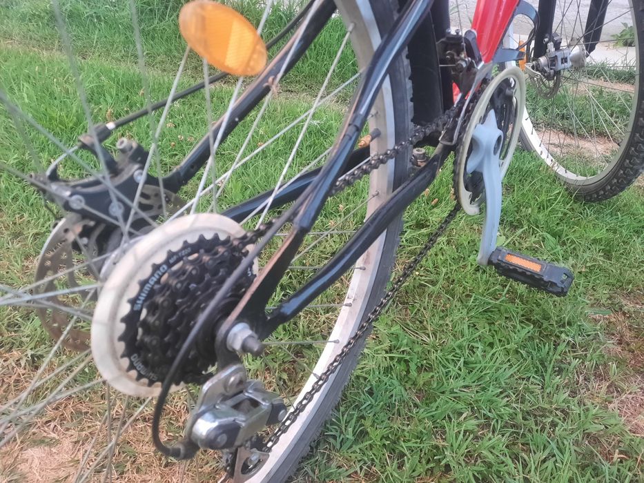 Bicicleta roti de 26, reglata, cauciucuri noi, frane pe discuri, roata cu prindere rapida suspensie spate si fata Zoom, viteze 6x3 Shimano
500 pr