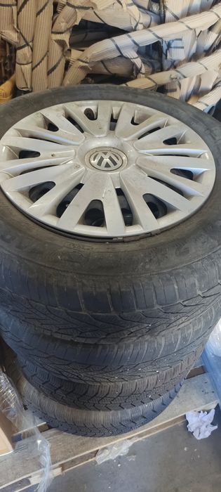 Оригинални метални джанти плюс тасове и две нови гуми за Фолксваген