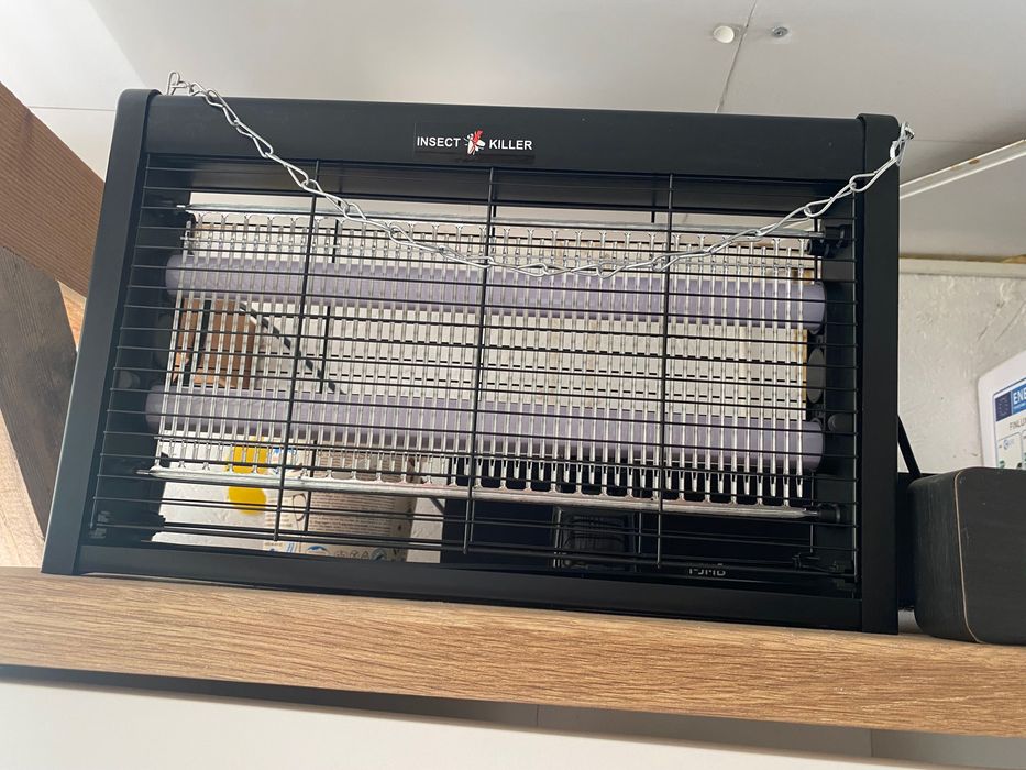 Лампа против комари, мухи и насекоми