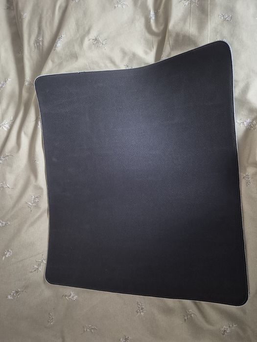 Vând mouse pad attackshark