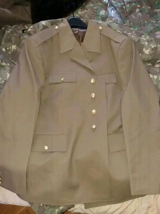 Vând următoarele produse militare diferite mărimi Noi