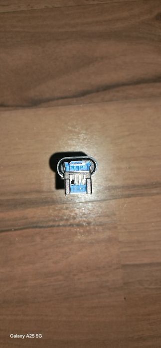 Card reader multifuncțional