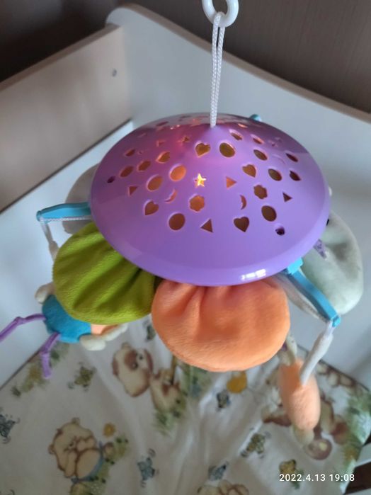 Музикална играчка за легло