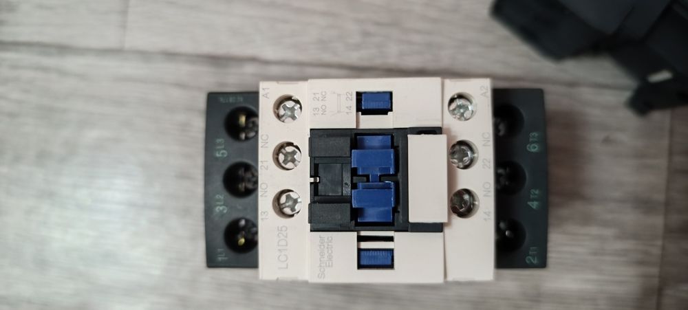 Контактор Schneider Electric LC1D25