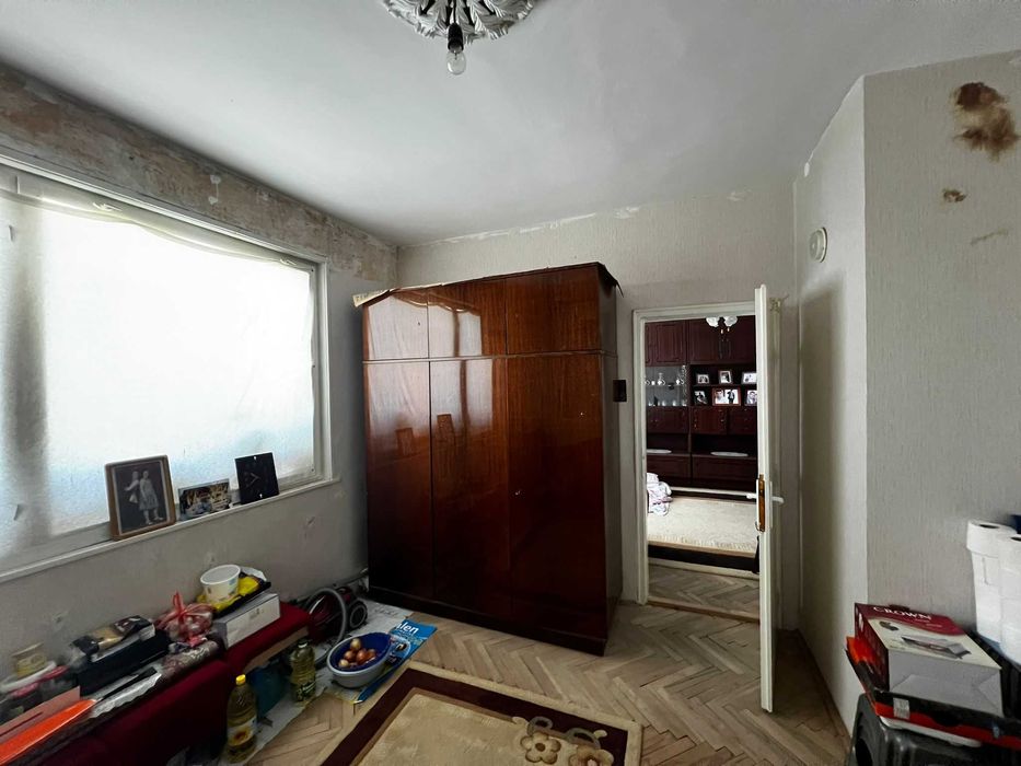 Просторен тристаен апартамент в кв.Куба, гр.Хасково