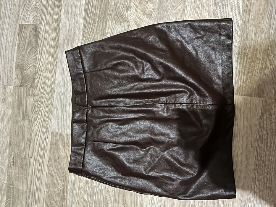 Fusta de piele Stradivarius