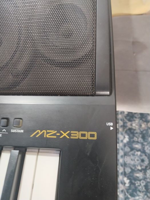 Vând orga Casio  MZ - x 300