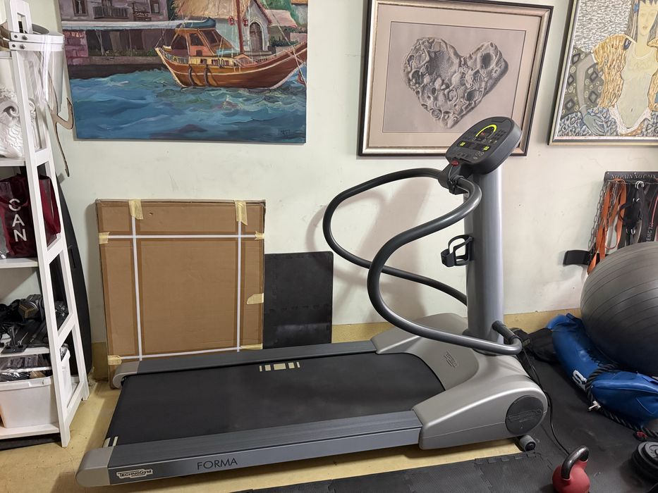 Професионална бягаща пътека Technogym RUN FORMA LT